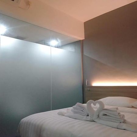 Hotel Marina Airport Семаранг Экстерьер фото