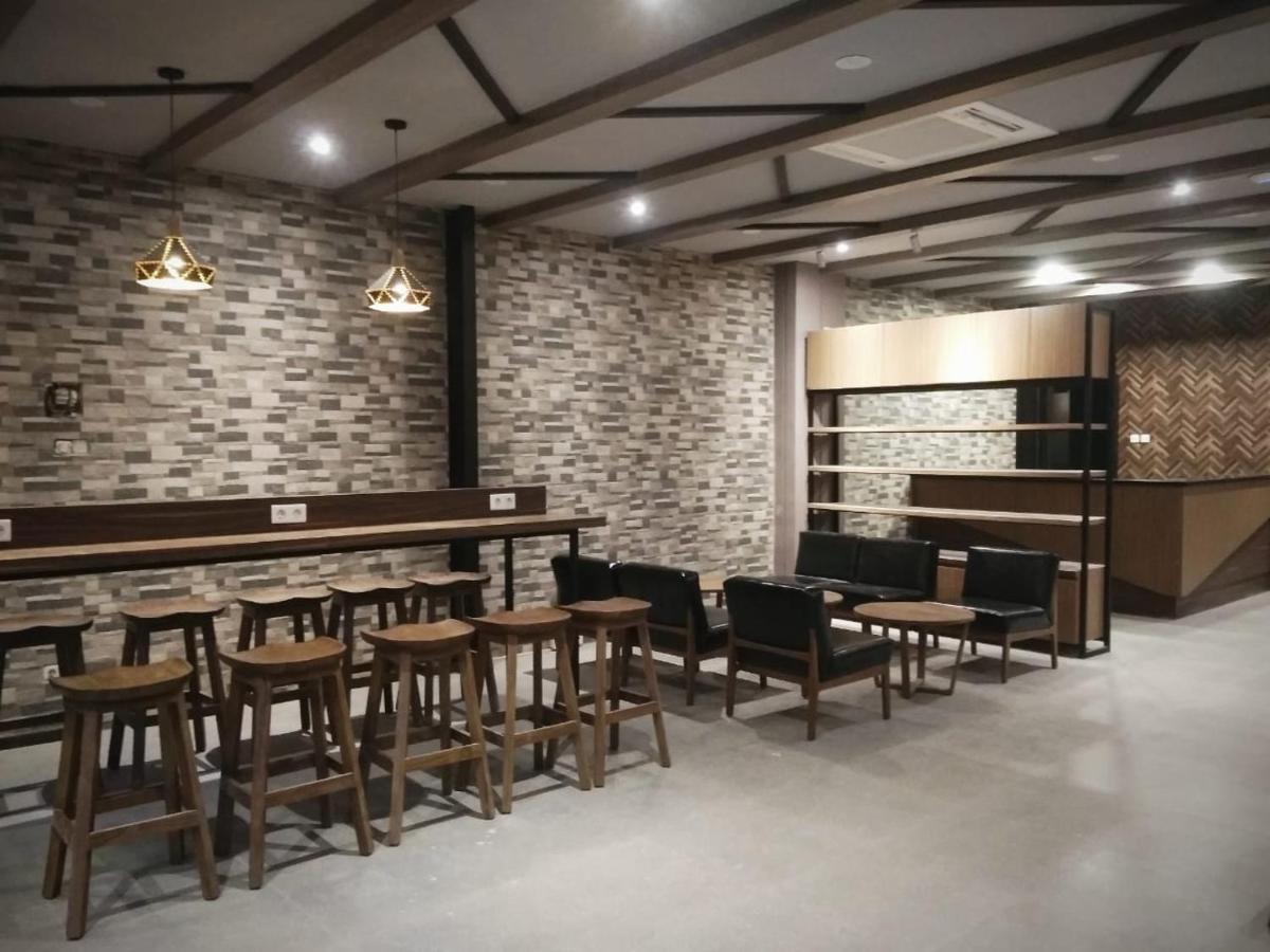 Hotel Marina Airport Семаранг Экстерьер фото