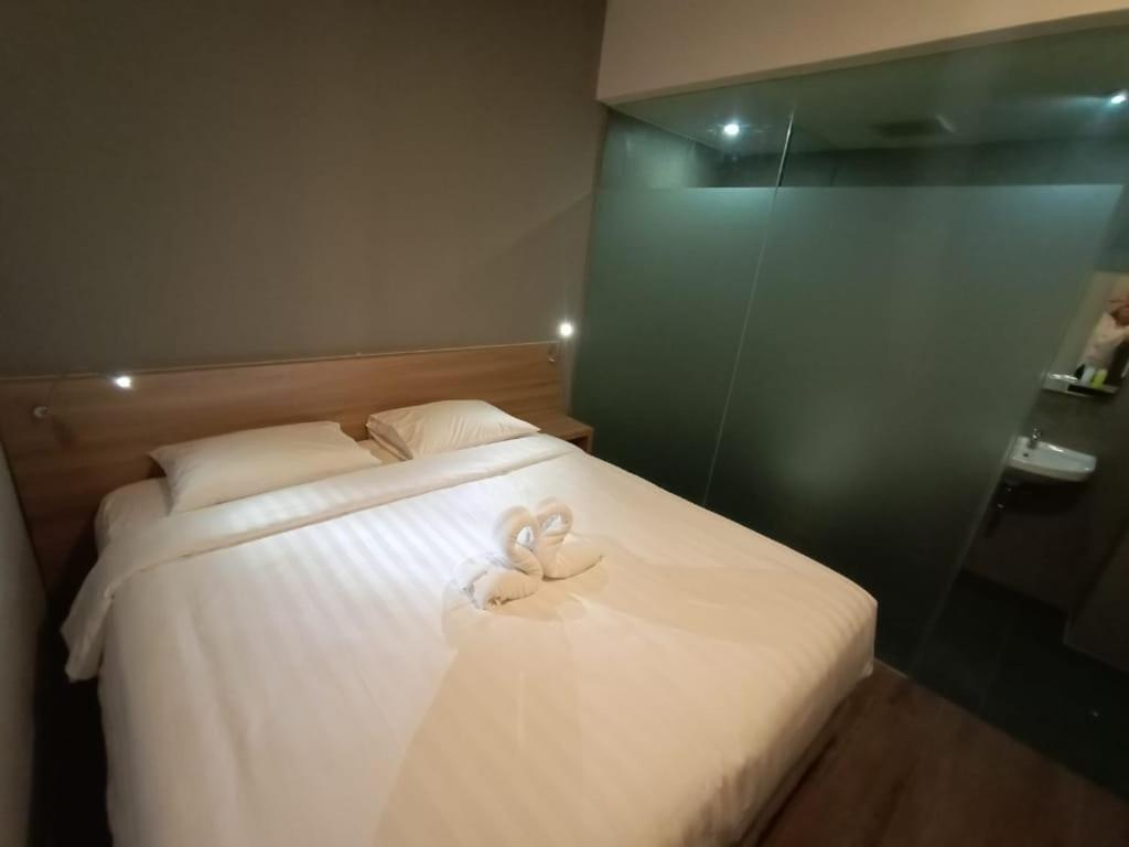 Hotel Marina Airport Семаранг Экстерьер фото