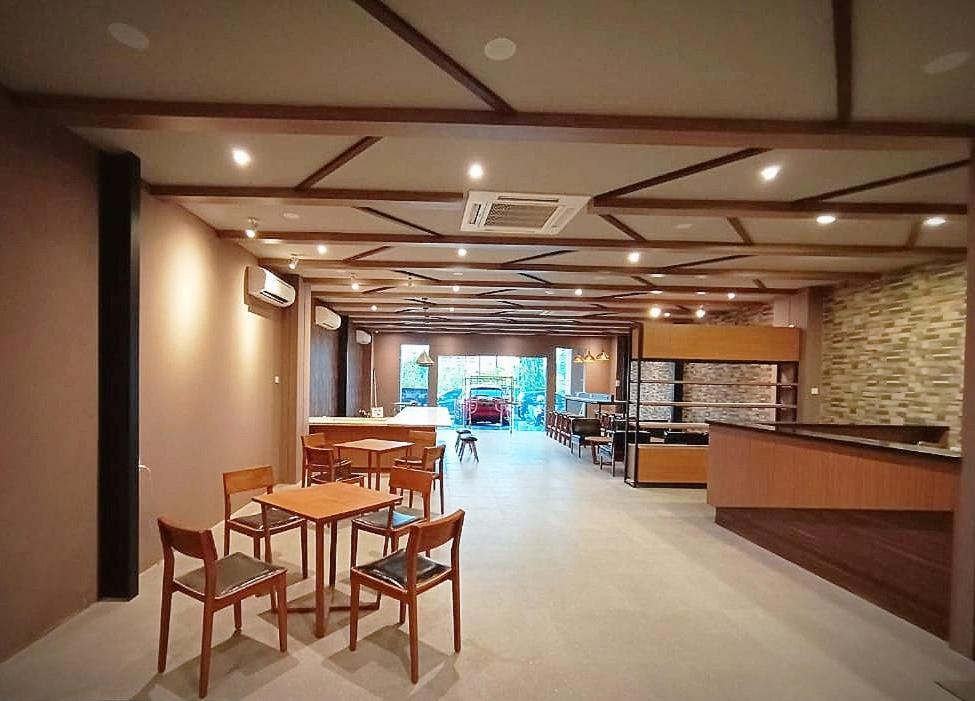 Hotel Marina Airport Семаранг Экстерьер фото