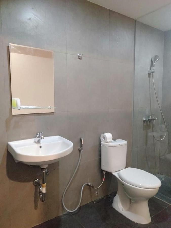 Hotel Marina Airport Семаранг Экстерьер фото